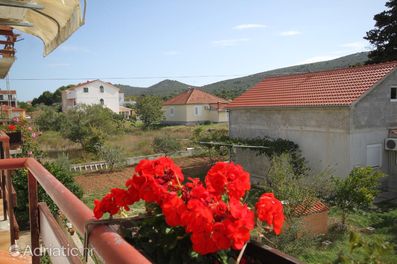 S-8464-a - Private accommodation - Apartments and rooms by the sea Mrljane, Pašman