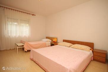 Ferienwohnungen mit Parkplatz Ugljan - 8479