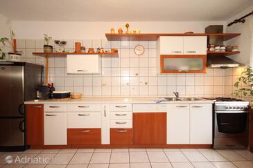Ferienwohnungen mit Parkplatz Ugljan - 8479