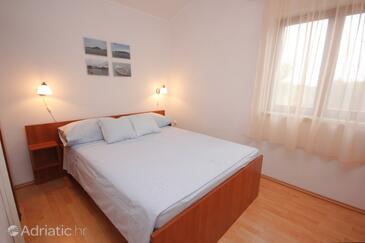 Apartmaji s parkingom Ugljan - 8485