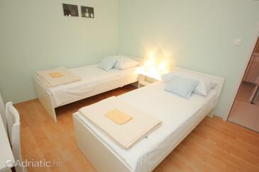 Apartmaji s parkingom Ugljan - 8485