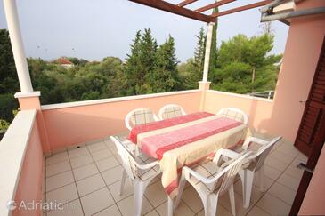 Apartmaji s parkingom Ugljan - 8485