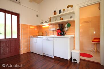 Appartements avec parking Rukavac, Vis - 8489