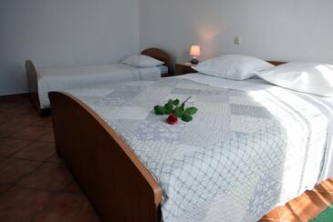 Апартаменты с парковкой Угльян - Ugljan - 8493