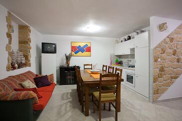 Spisestue Poljana, Spisestue i overnattingstype apartment, klimaanlegg tilgjengelig jeg WiFi.