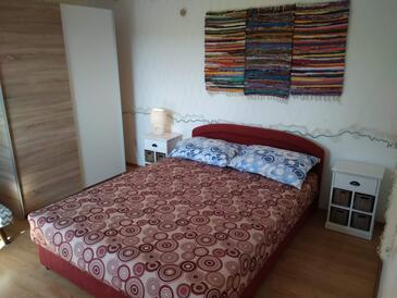 Apartmaji s parkingom Ugljan - 8527