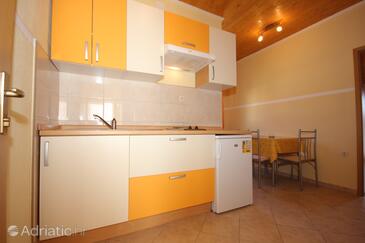 Apartments with parking space Vis - 8531