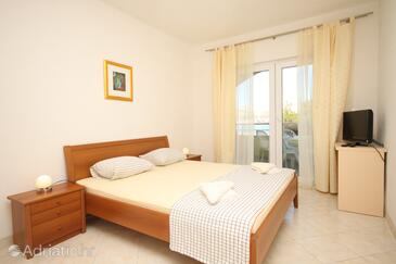 Family-friendly apartments with swimming pool Okrug Gornji, Čiovo - 8626