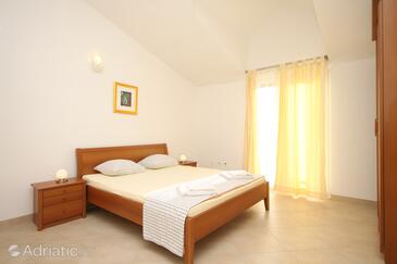 Family-friendly apartments with swimming pool Okrug Gornji, Čiovo - 8626