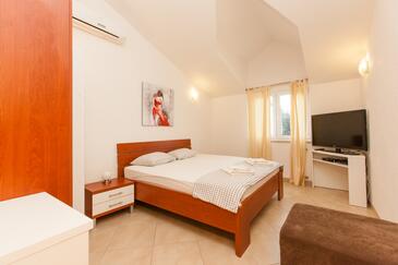 Family-friendly apartments with swimming pool Okrug Gornji, Čiovo - 8626