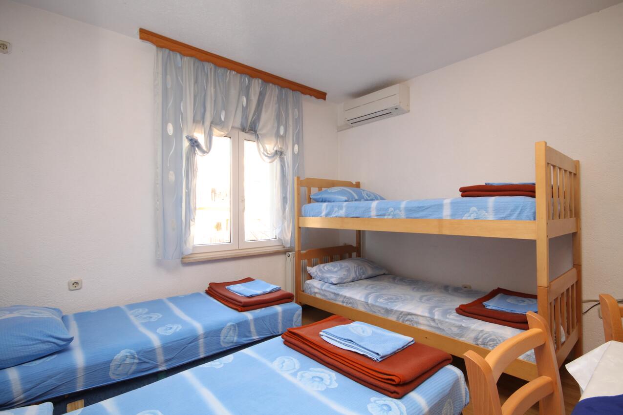 AS-8627-i - Private accommodation - Apartments by the sea Kaštel Kambelovac, Kaštela