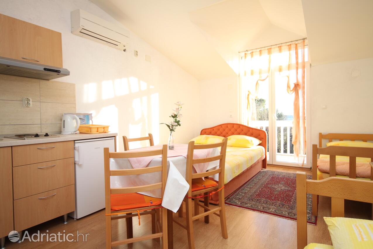AS-8627-k - Private accommodation - Apartments by the sea Kaštel Kambelovac, Kaštela