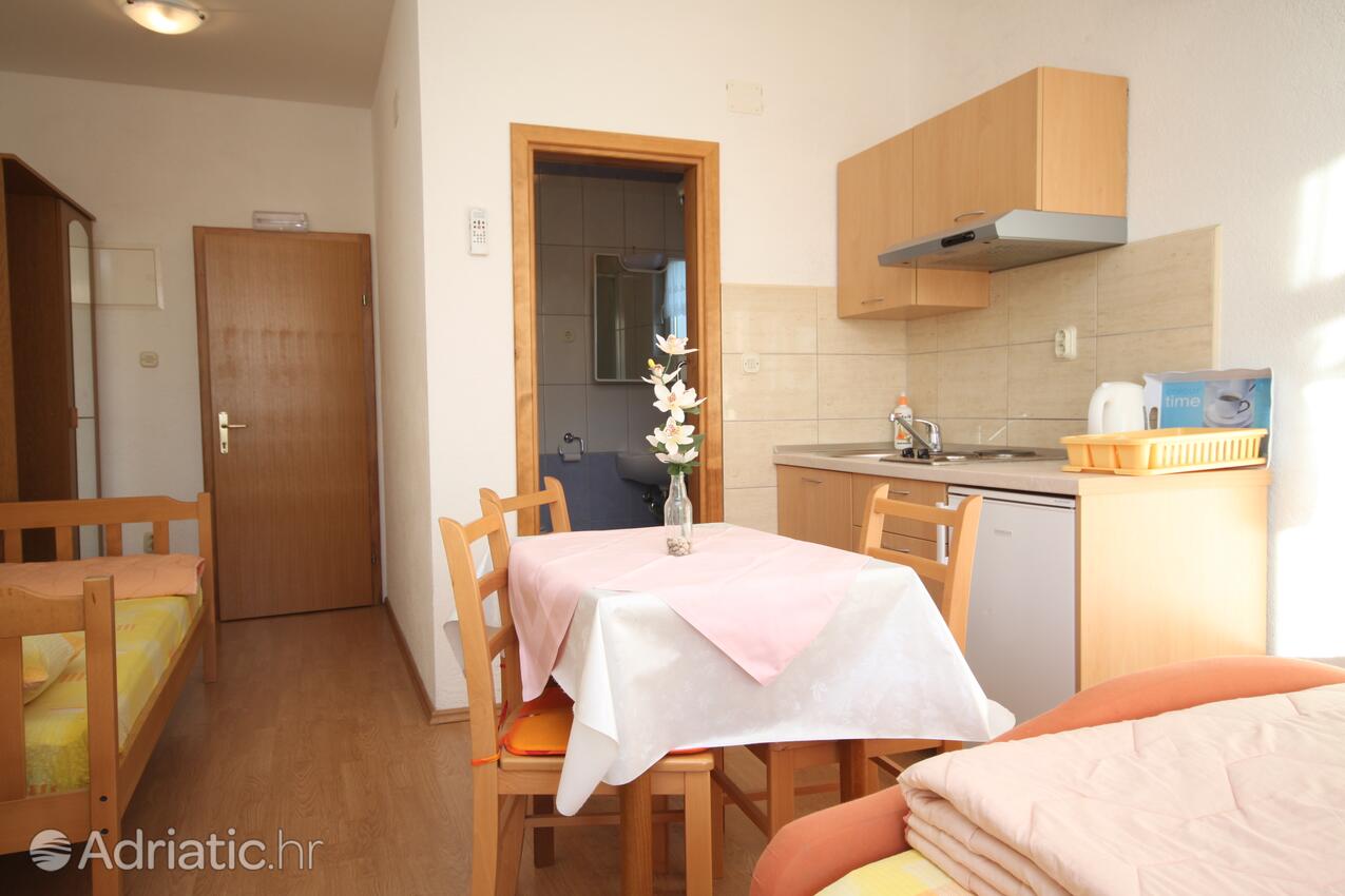 AS-8627-k - Private accommodation - Apartments by the sea Kaštel Kambelovac, Kaštela