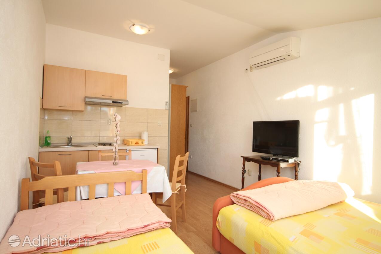 AS-8627-m - Private accommodation - Apartments by the sea Kaštel Kambelovac, Kaštela
