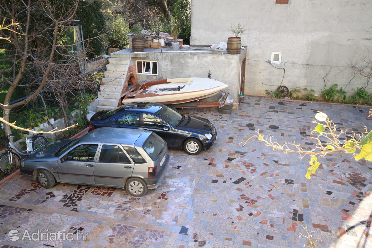 Parking lot - Apartments by the sea Kaštel Kambelovac, Kaštela