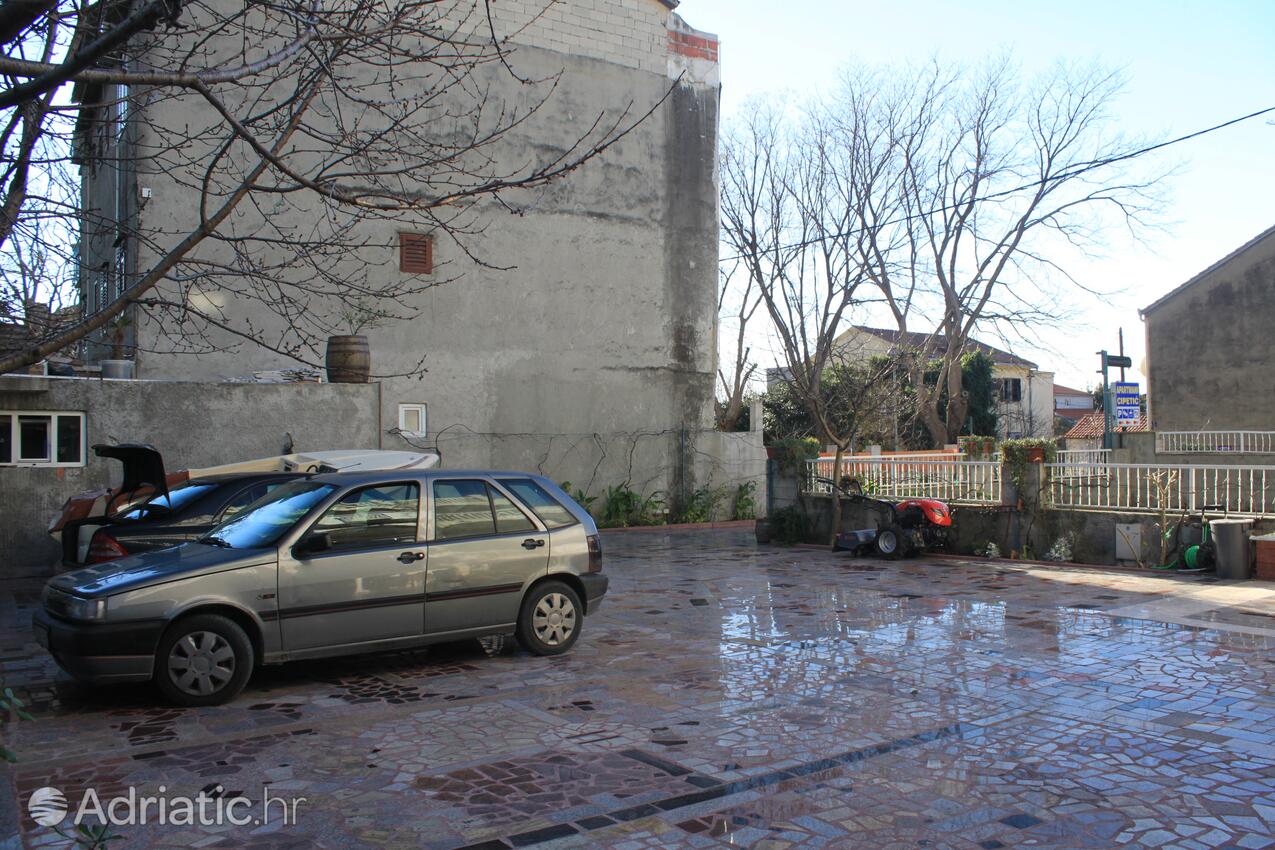 Parking lot - Apartments by the sea Kaštel Kambelovac, Kaštela