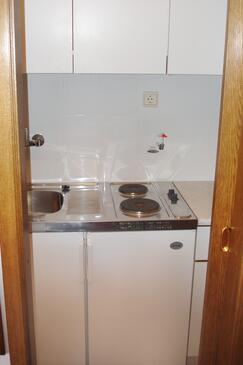 Ferienwohnungen mit Parkplatz Povlja, Brac - 8628