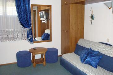 Ferienwohnungen mit Parkplatz Povlja, Brac - 8628