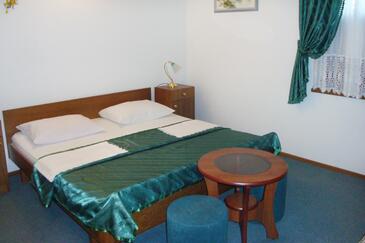 Ferienwohnungen mit Parkplatz Povlja, Brac - 8628