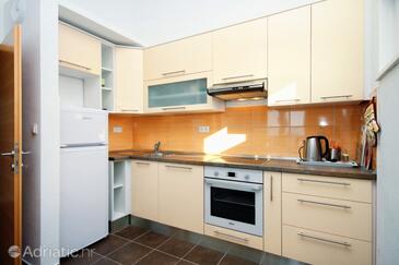 Ferienwohnungen am Meer Duce, Omis - 8631