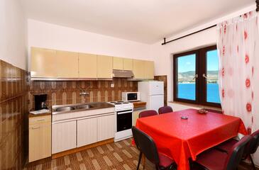Apartments by the sea Arbanija, Čiovo - 8651