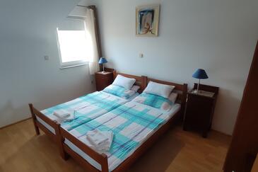 Apartments with parking space Vinišće, Trogir - 8660