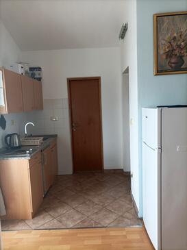 Apartments with parking space Vinišće, Trogir - 8660