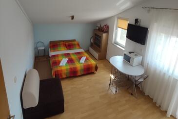 Apartments with parking space Vinišće, Trogir - 8660