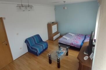 Apartments with parking space Vinišće, Trogir - 8660