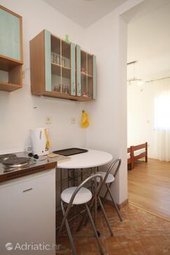 Apartamentos con parking Vinisce, Trogir - 8660