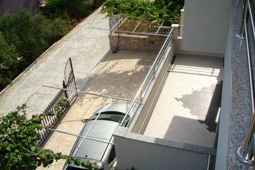 Parcheggio - Casa accanto al mare con piscina per famiglia Poljica, Traù - Trogir