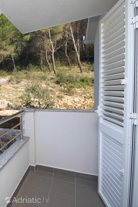 K-8661 - Alloggi privati - Casa accanto al mare con piscina per famiglia Poljica, Traù - Trogir