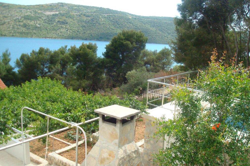 K-8661 - Alloggi privati - Casa accanto al mare con piscina per famiglia Poljica, Traù - Trogir