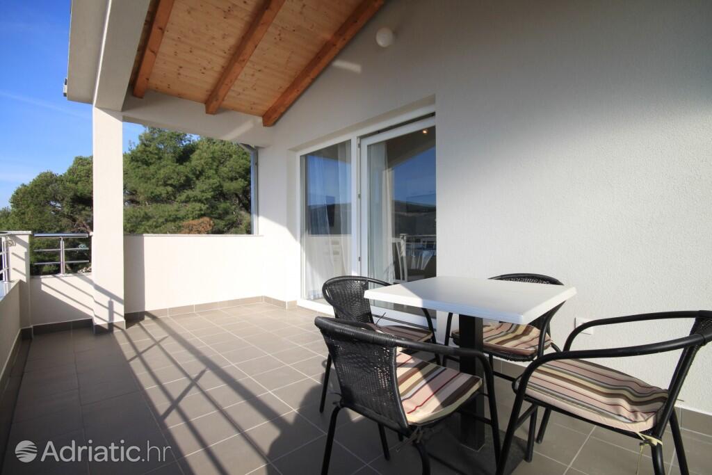 K-8661 - Alloggi privati - Casa accanto al mare con piscina per famiglia Poljica, Traù - Trogir