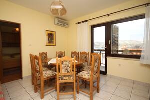 Czteropokojowy apartament Okrug Gornji, Ciovo (A-8663-a)