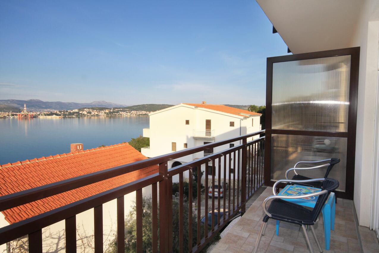 Appartamenti accanto al mare con piscina Okrug Donji, Bua - Čiovo - 8664