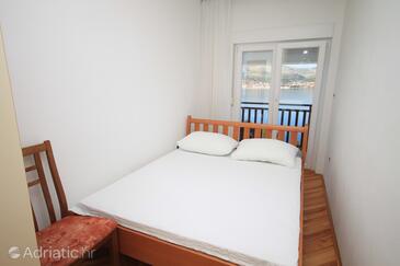 Apartmanok a tenger mellett medencével Okrug Donji, Ciovo - 8664