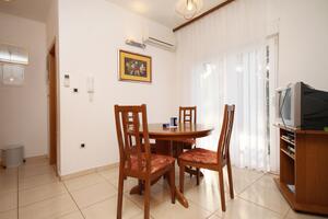 Dvojizbový apartmán Okrug Donji Dvojizbový apartmán Okrug Donji, Čiovo (A-8664-a)
