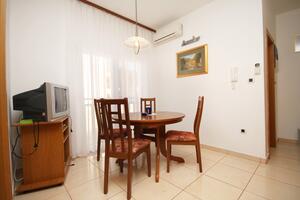 Dvojizbový apartmán Okrug Donji Dvojizbový apartmán Okrug Donji, Čiovo (A-8664-b)