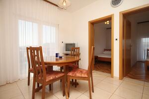 Dvojizbový apartmán Okrug Donji Dvojizbový apartmán Okrug Donji, Čiovo (A-8664-e)
