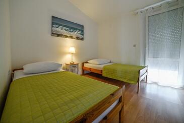 Apartmanok parkolóhellyel Mavarstica, Ciovo - 8685