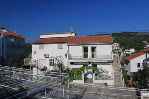 Appartamenti con parcheggio Mavarstica, Bua - Čiovo - 8685
