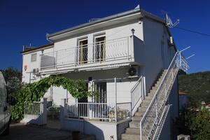 Ferienwohnungen mit Parkplatz Mavarstica, Ciovo - 8685