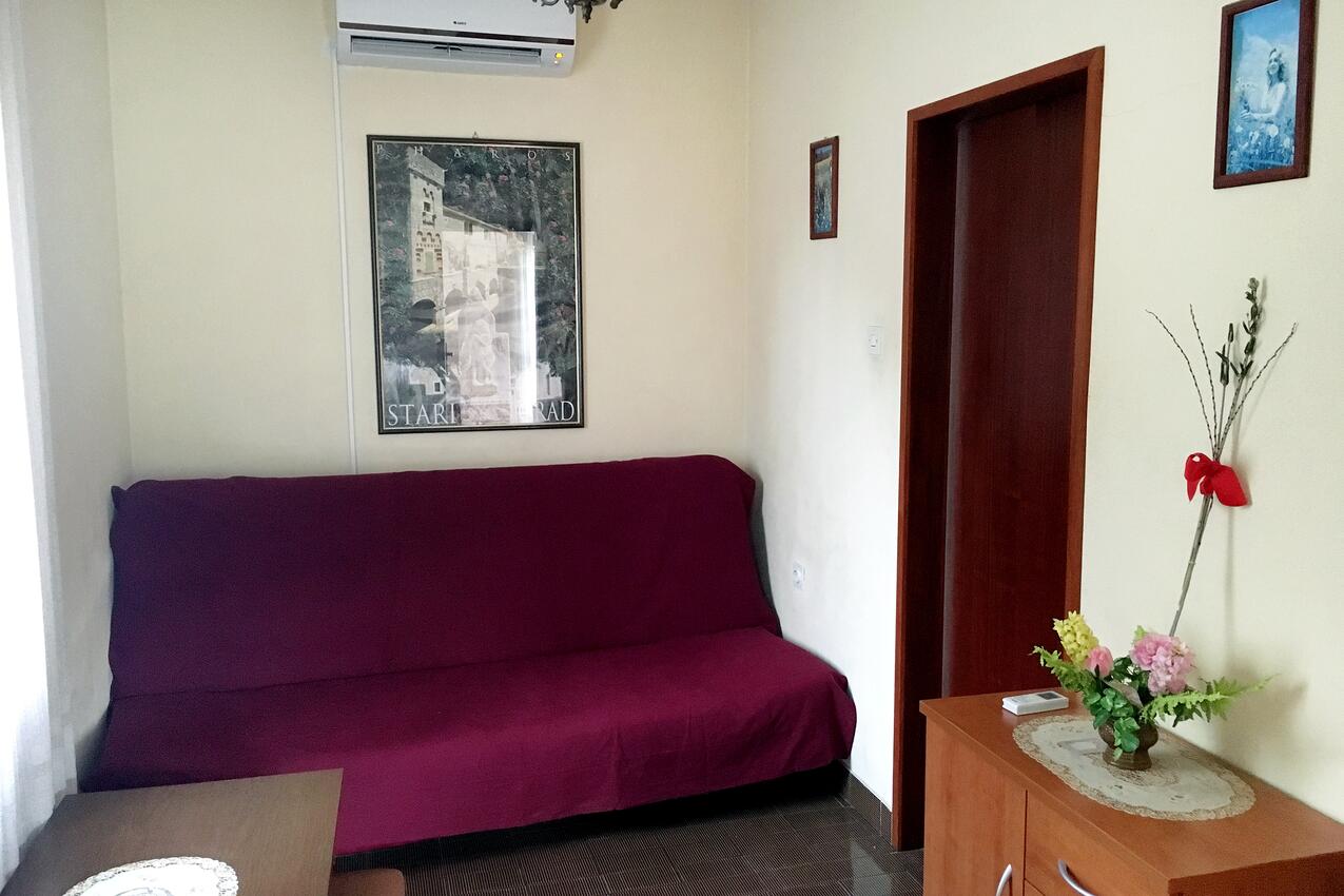 A-8686-b - Private accommodation - Apartments with a parking space Stari Grad, Hvar