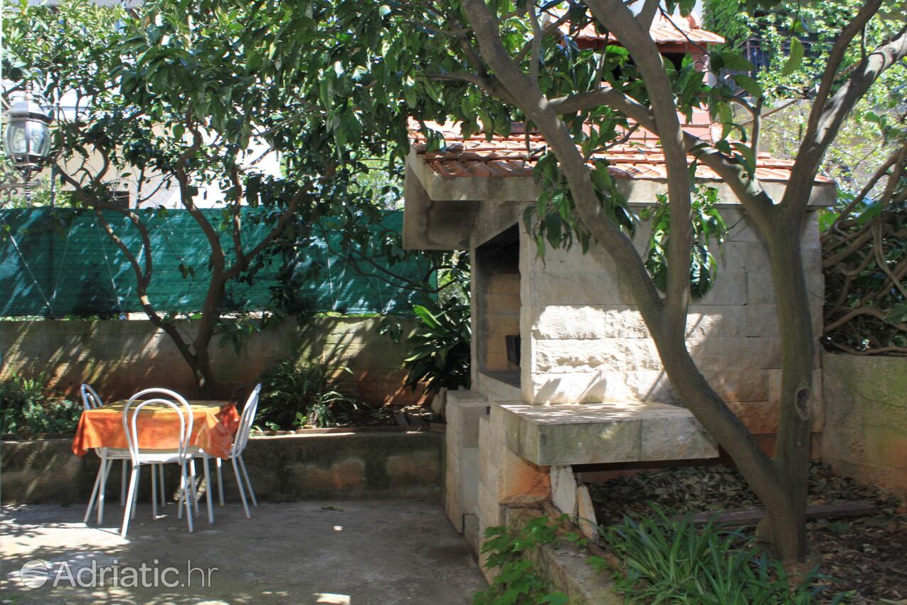 Courtyard - Apartments with a parking space Stari Grad, Hvar