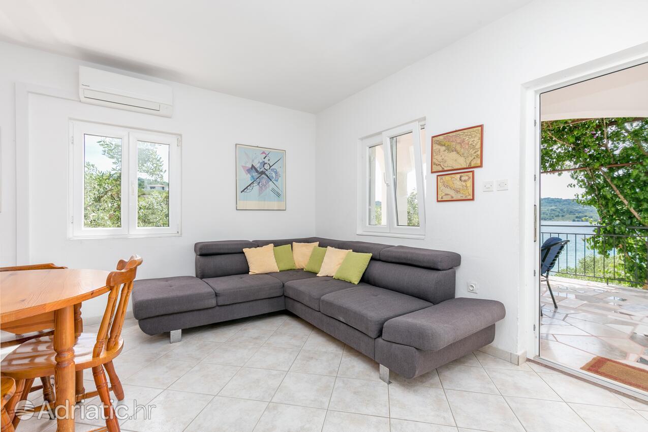 Appartamenti accanto al mare Necujam, Solta - 8691