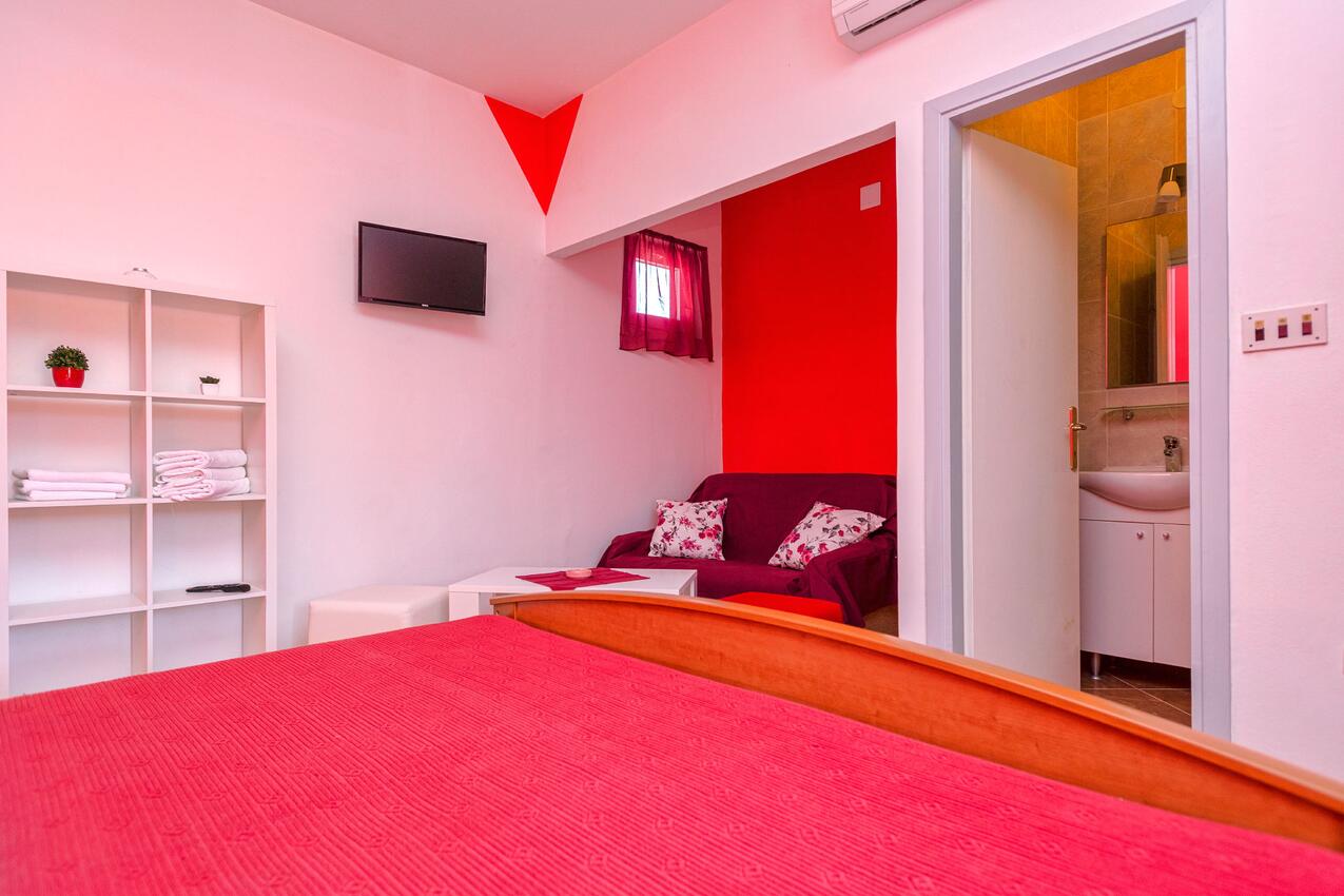 AS-8726-a - Private accommodation - Apartments with a parking space Stari Grad, Hvar