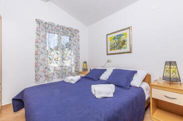 Apartments by the sea Jelsa, Hvar - 8729