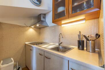 Apartments by the sea Jelsa, Hvar - 8729