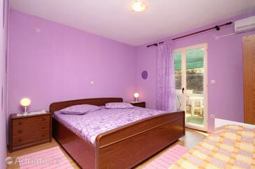 Ferienwohnungen am Meer Zavala, Hvar - 8745